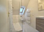 Ferienhaus Dorfidyll - Badezimmer mit Dusche im Obergeschoss